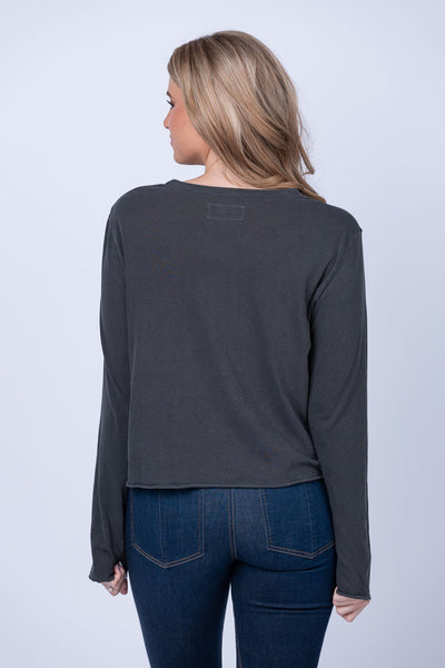 The Great. The Long Sleeve Crop T-Shirt in Washed Black – CoatTails