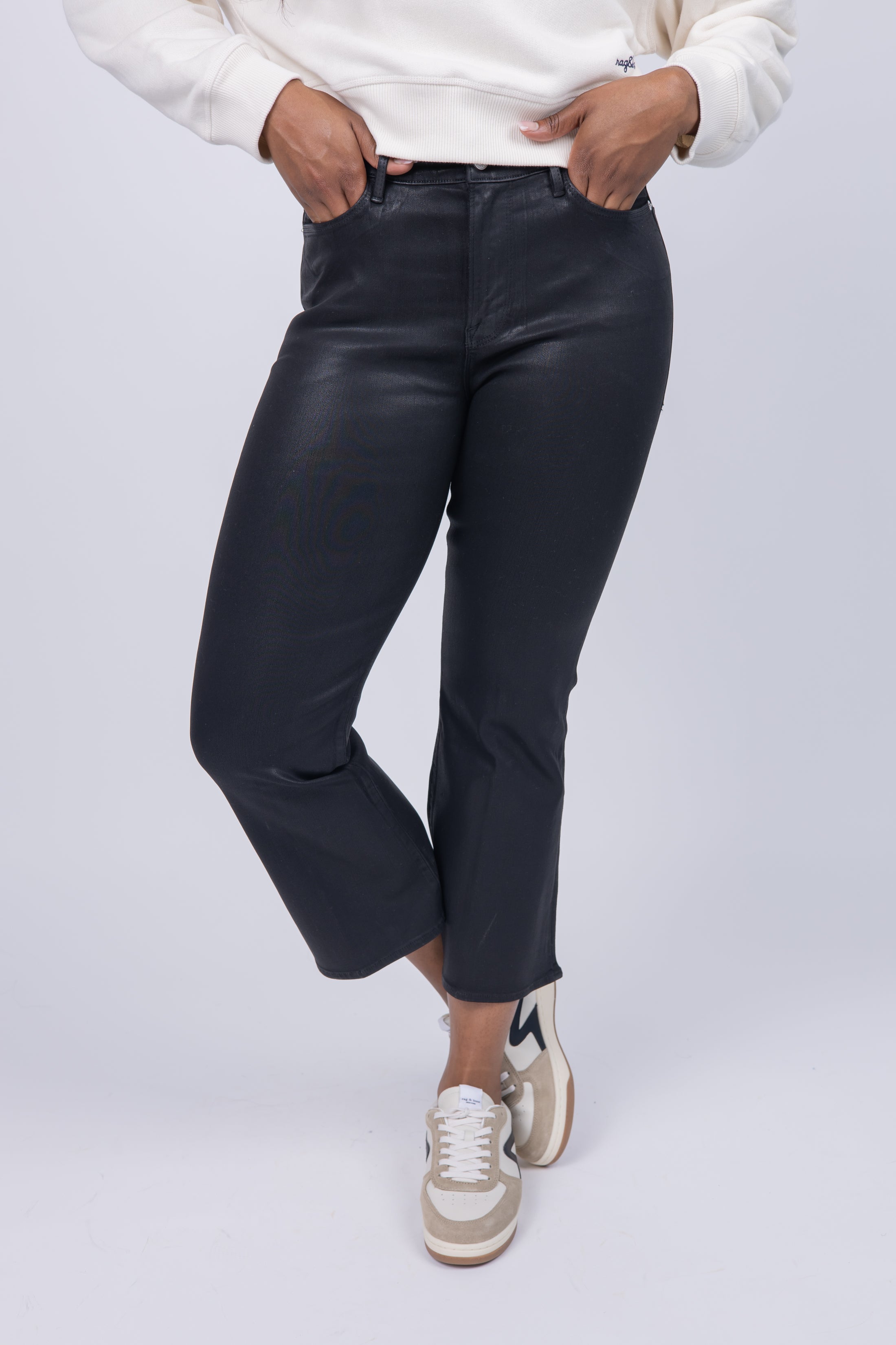 Frame Le Crop Flare Jeans in Noir Coated