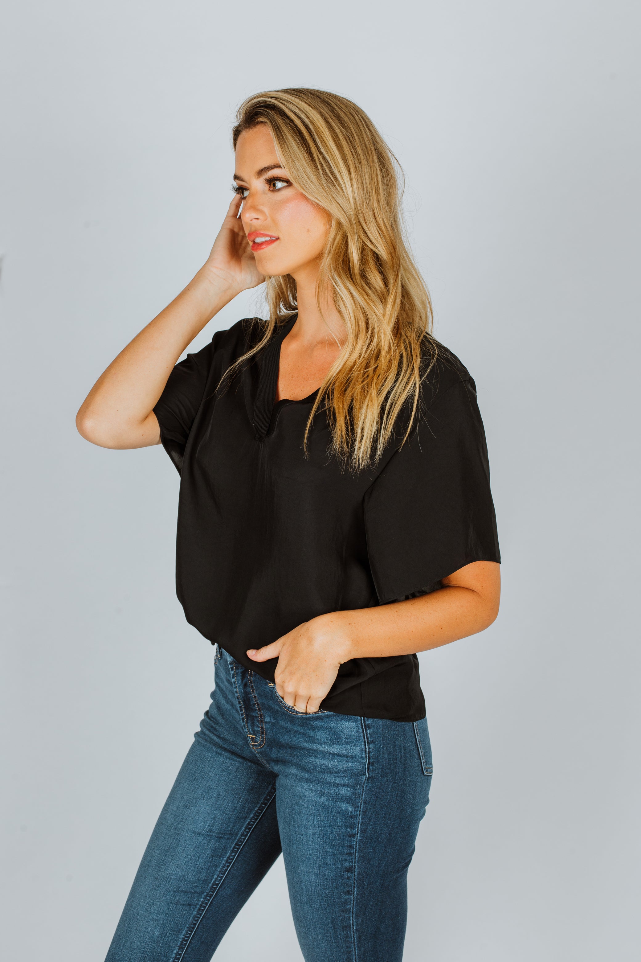 Vince Rib Trim Double V Neck Short Sleeve Popover Black